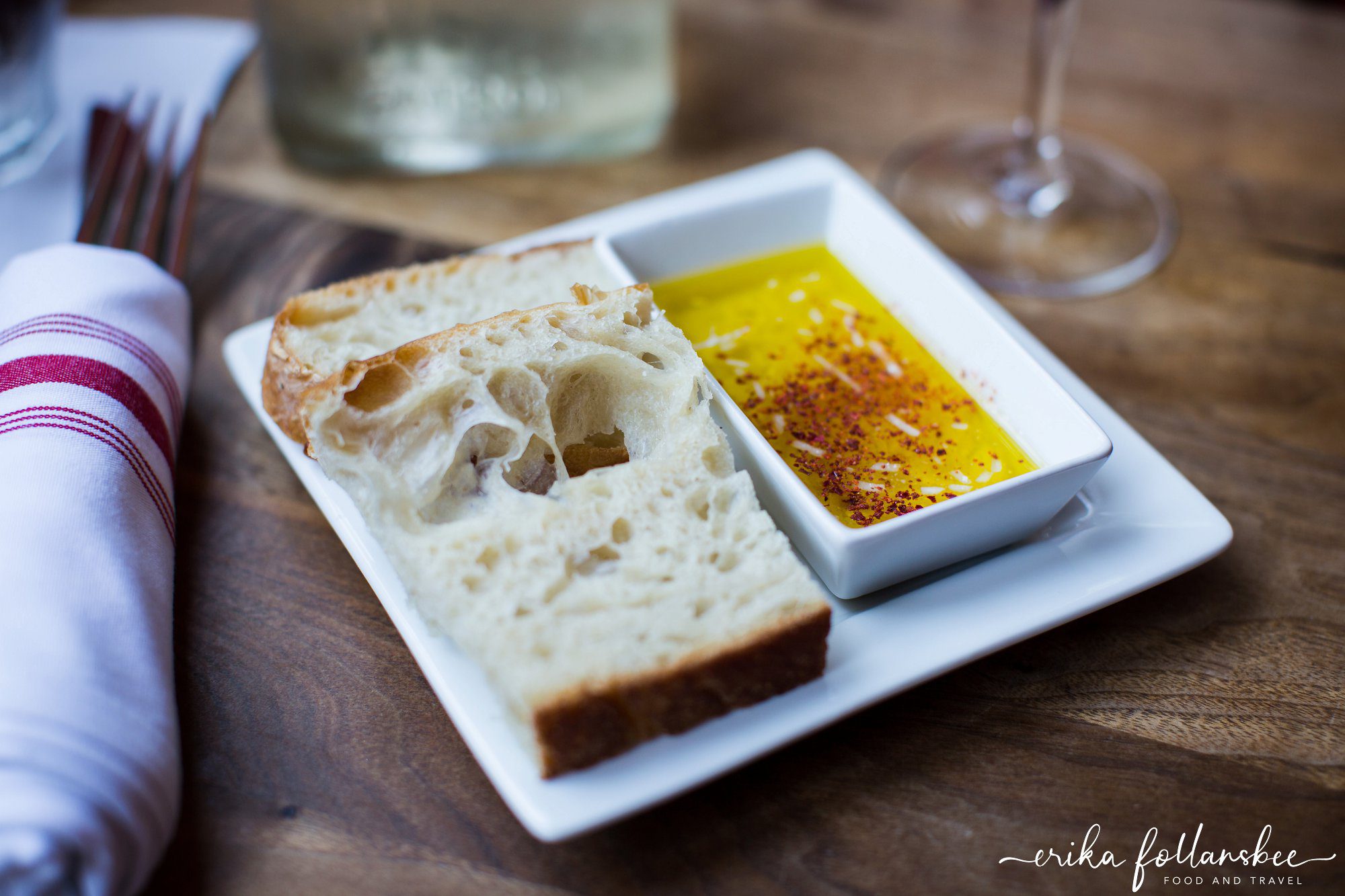 bread appetizer, dipping oil
