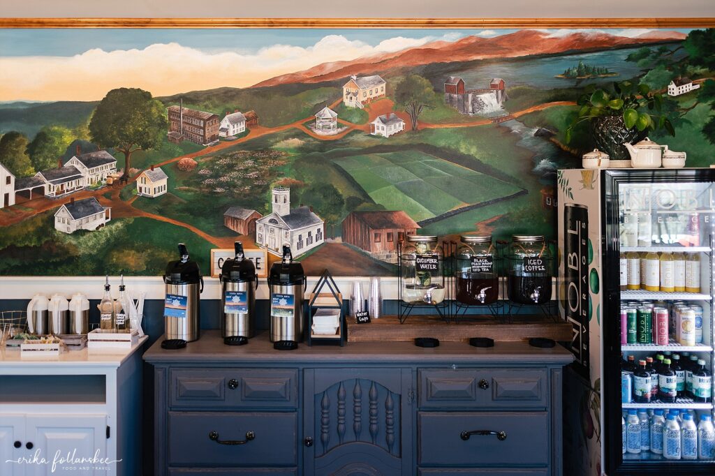 The Jefferson breakfast and lunch restaurant at Independence Inn | Strafford NH Bow Lake Village